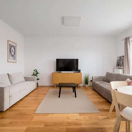 Lejlighed Okopowa Spacious By Bookinghost