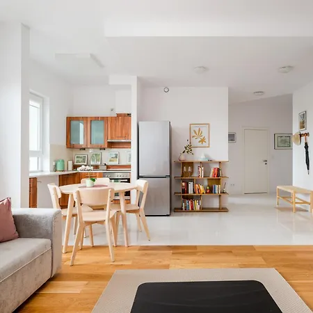Lejlighed Okopowa Spacious By Bookinghost